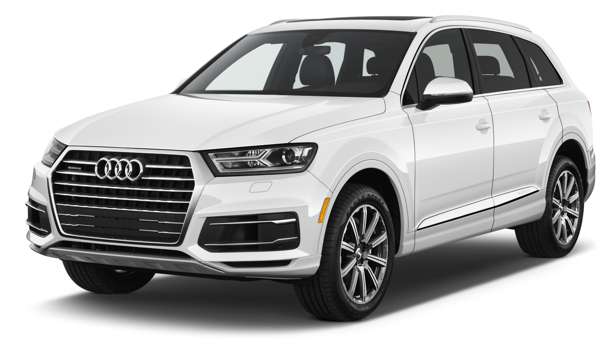 Białe Audi Q7 na przezroczystym tle, ujęcie z przodu pod skosem; duży luksusowy SUV z masywnym grillem, eleganckimi reflektorami LED, chromowanymi akcentami i sportowymi felgami.
