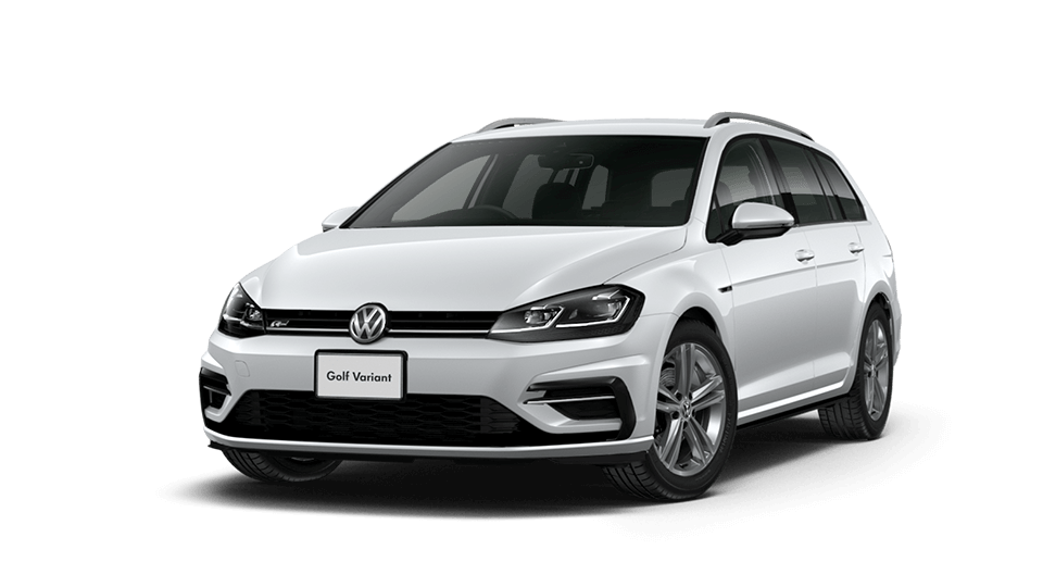 Biały Volkswagen Golf w ujęciu z przodu pod kątem, na przezroczystym tle; nowoczesne kombi z dynamicznym przodem, LED-owymi reflektorami i elegancką linią nadwozia.